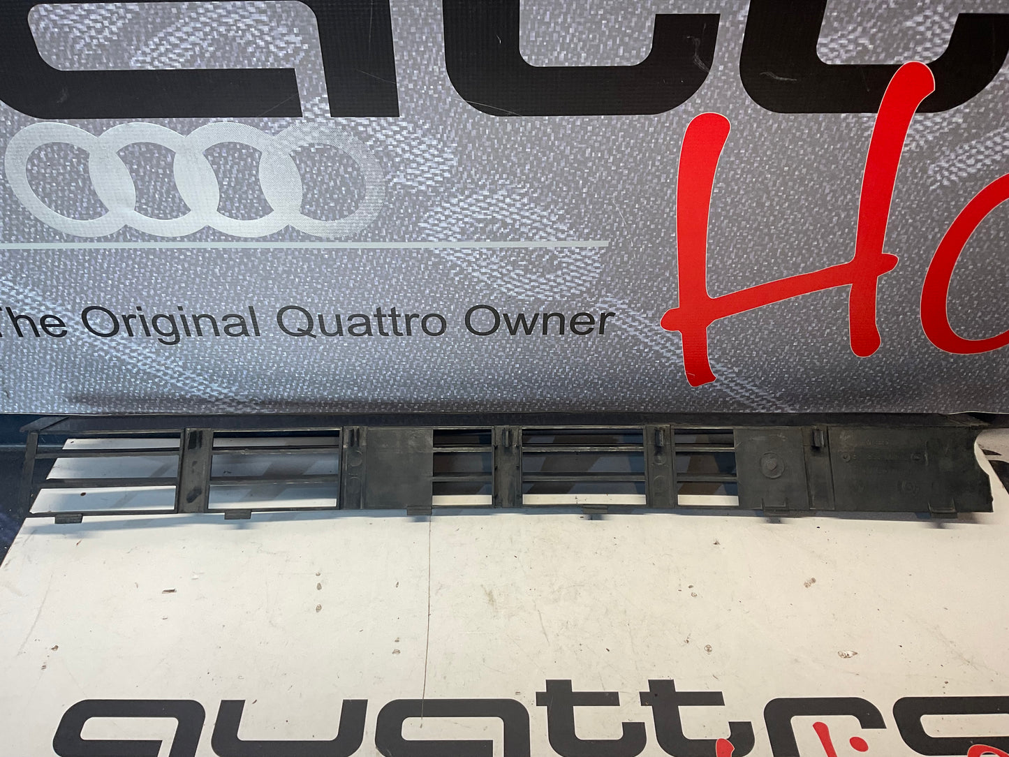 Front Bumper Center Lower Grill 811853667C  B2