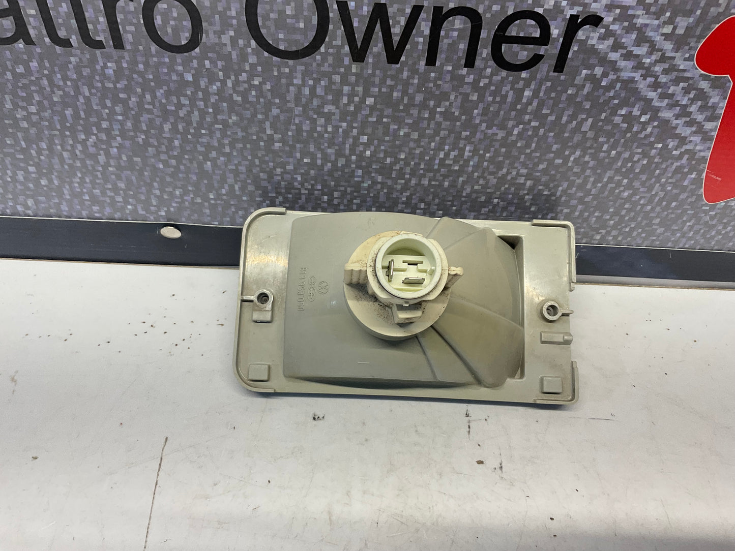 Passenger Front Turn Signal Right 813953050 B2