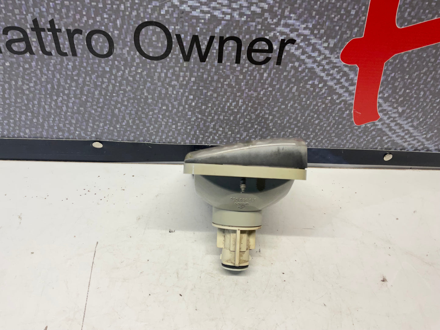 Passenger Front Turn Signal Right 813953050 B2