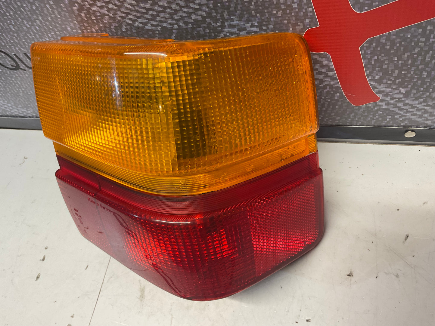 Passenger Taillight Right  443945218A  HELLA C3