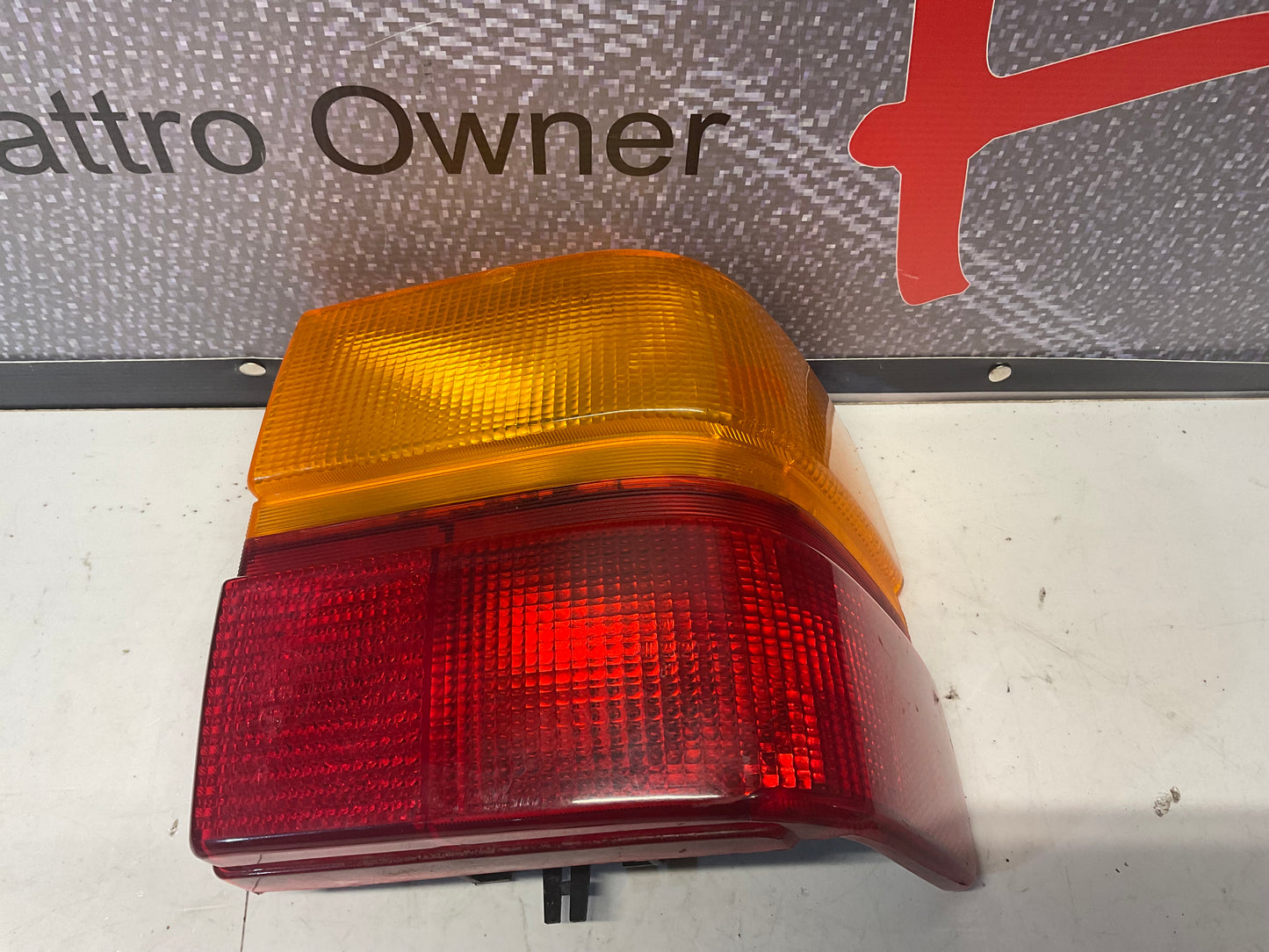 Passenger Taillight Right  443945218A  HELLA C3