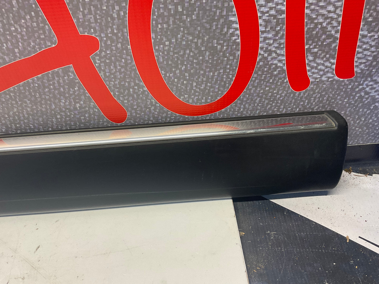 Driver Front Door Trim Moulding Left 447853953  C3