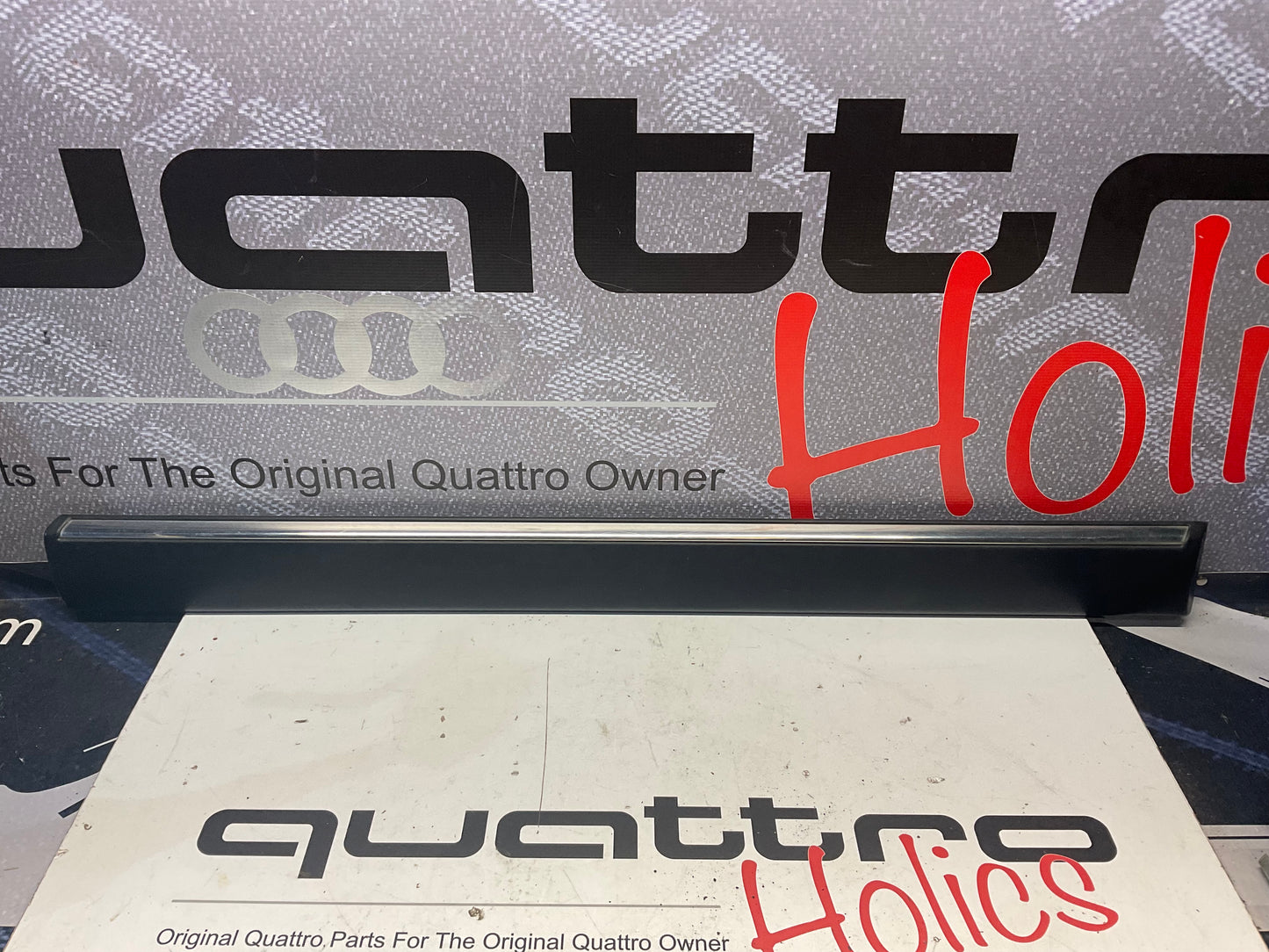 Driver Front Door Trim Moulding Left 447853954  C3