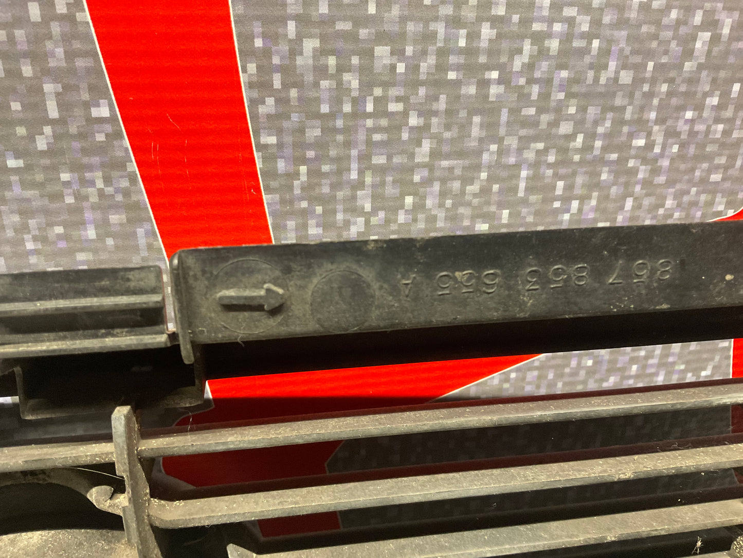 Front Quattro Grill & Rings 811853655C B2 UrQ