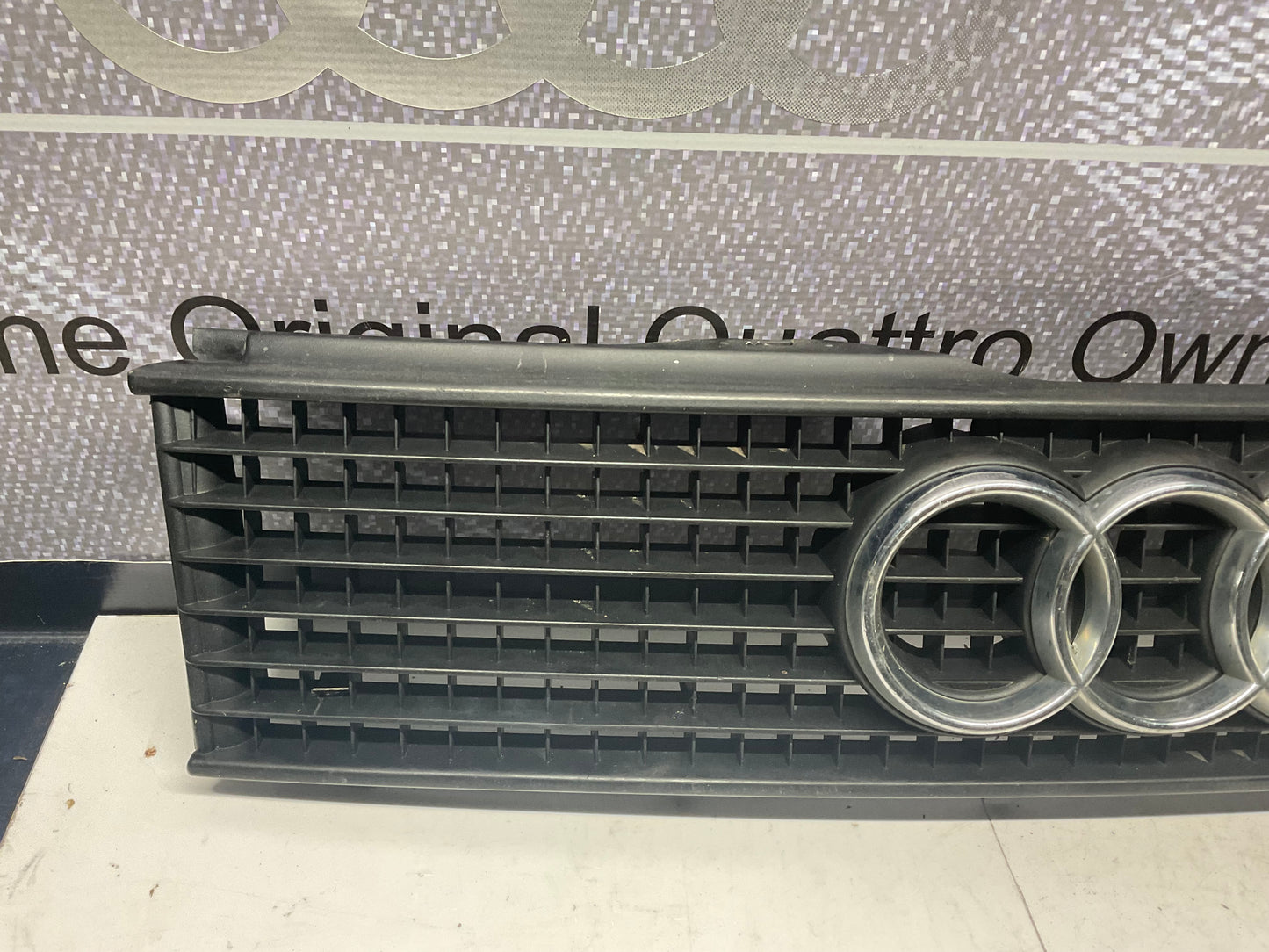 Front Grill / Rings 893853655B B3