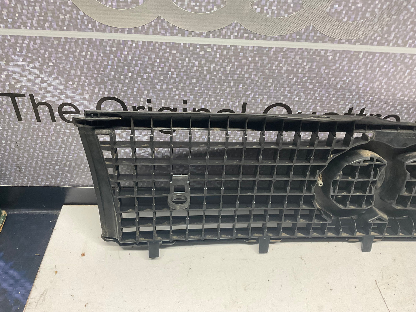 Front Grill / Rings 893853655B B3