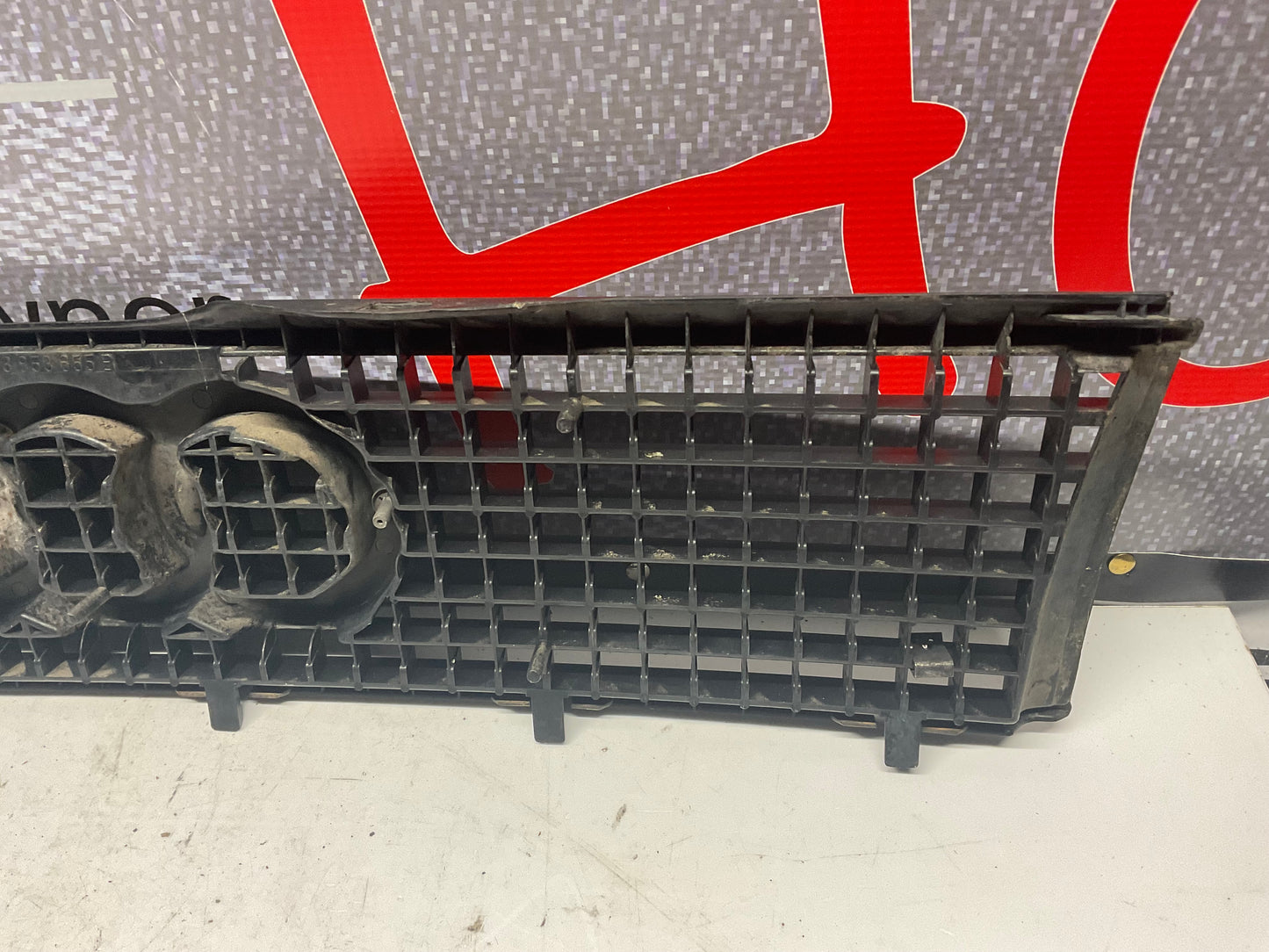 Front Grill / Rings 893853655B B3