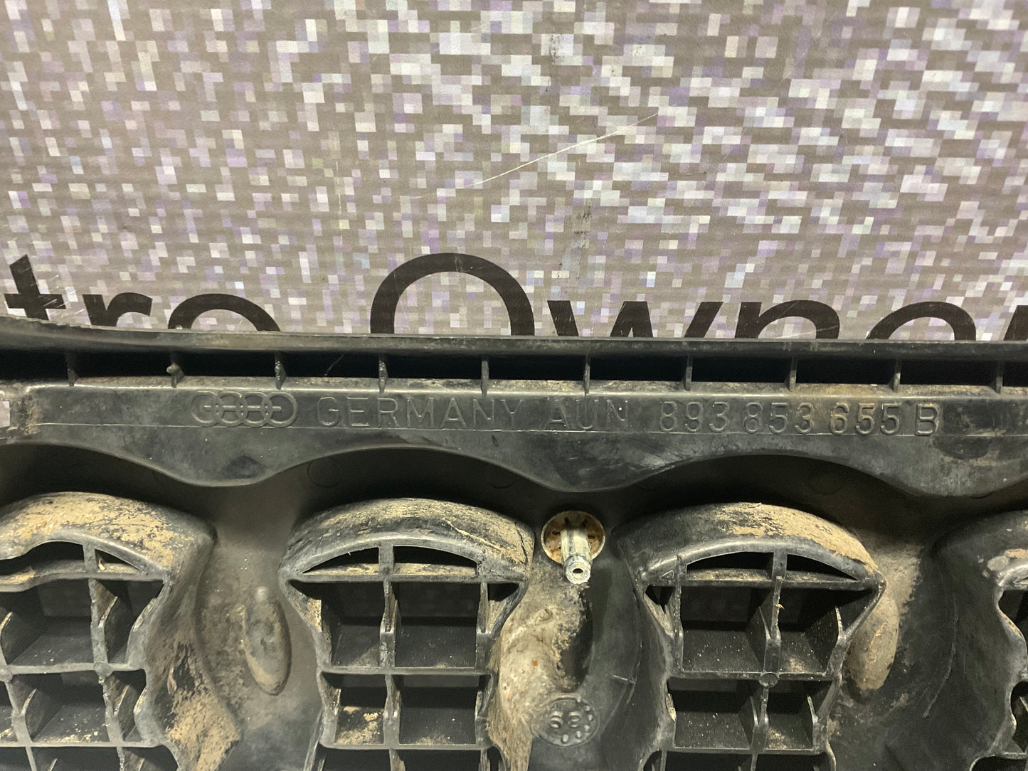 Front Grill / Rings 893853655B B3