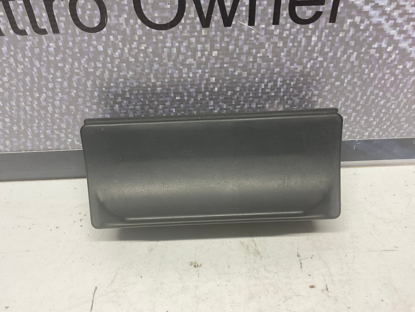 Complete Ashtray Unit 811857951  B2