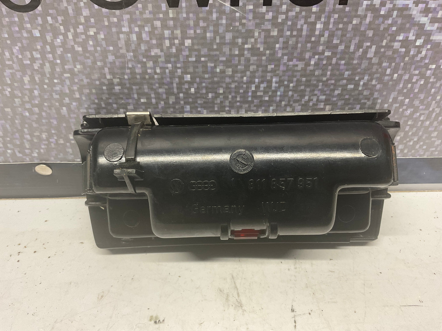 Complete Ashtray Unit 811857951  B2