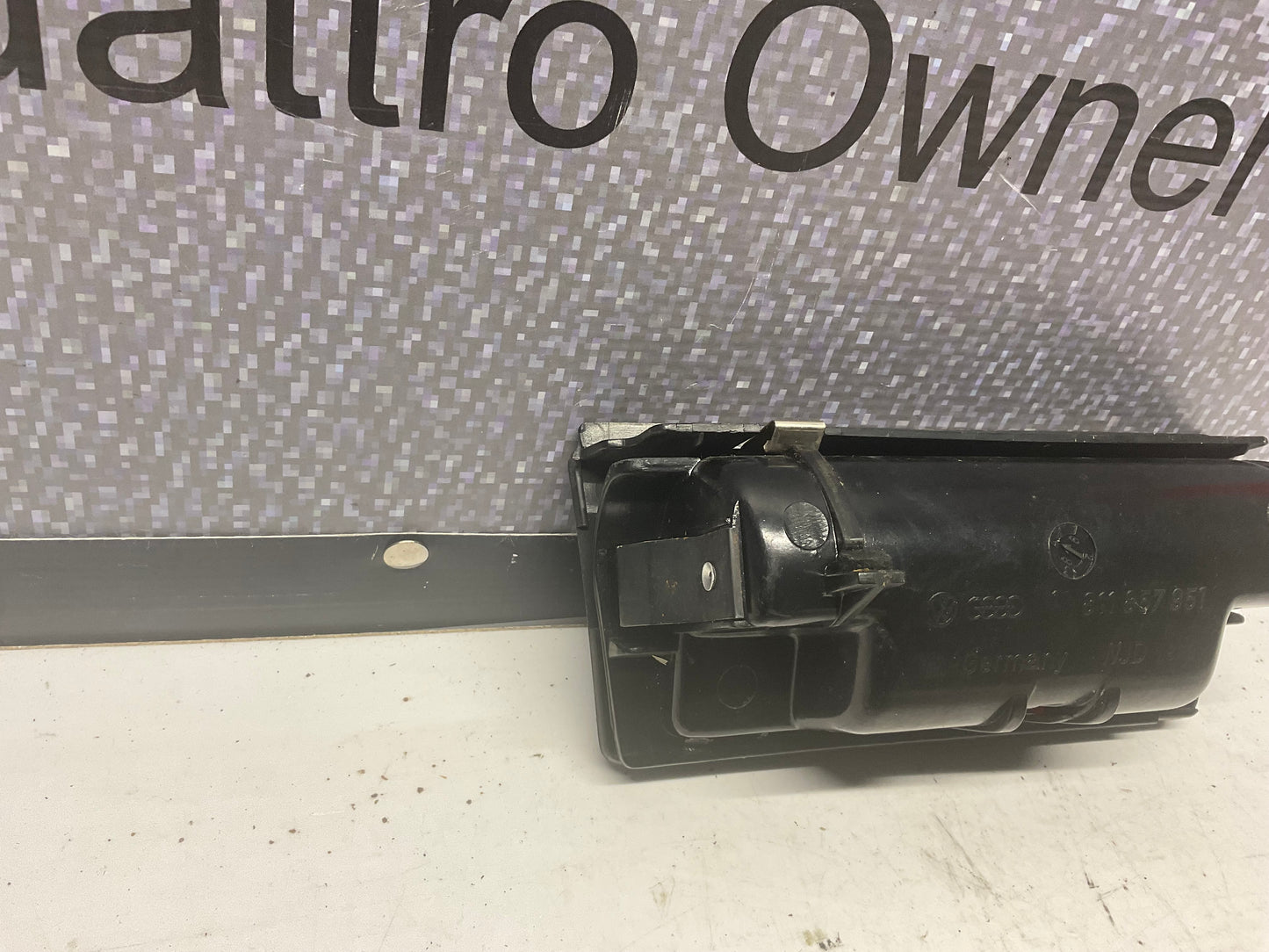 Complete Ashtray Unit 811857951  B2