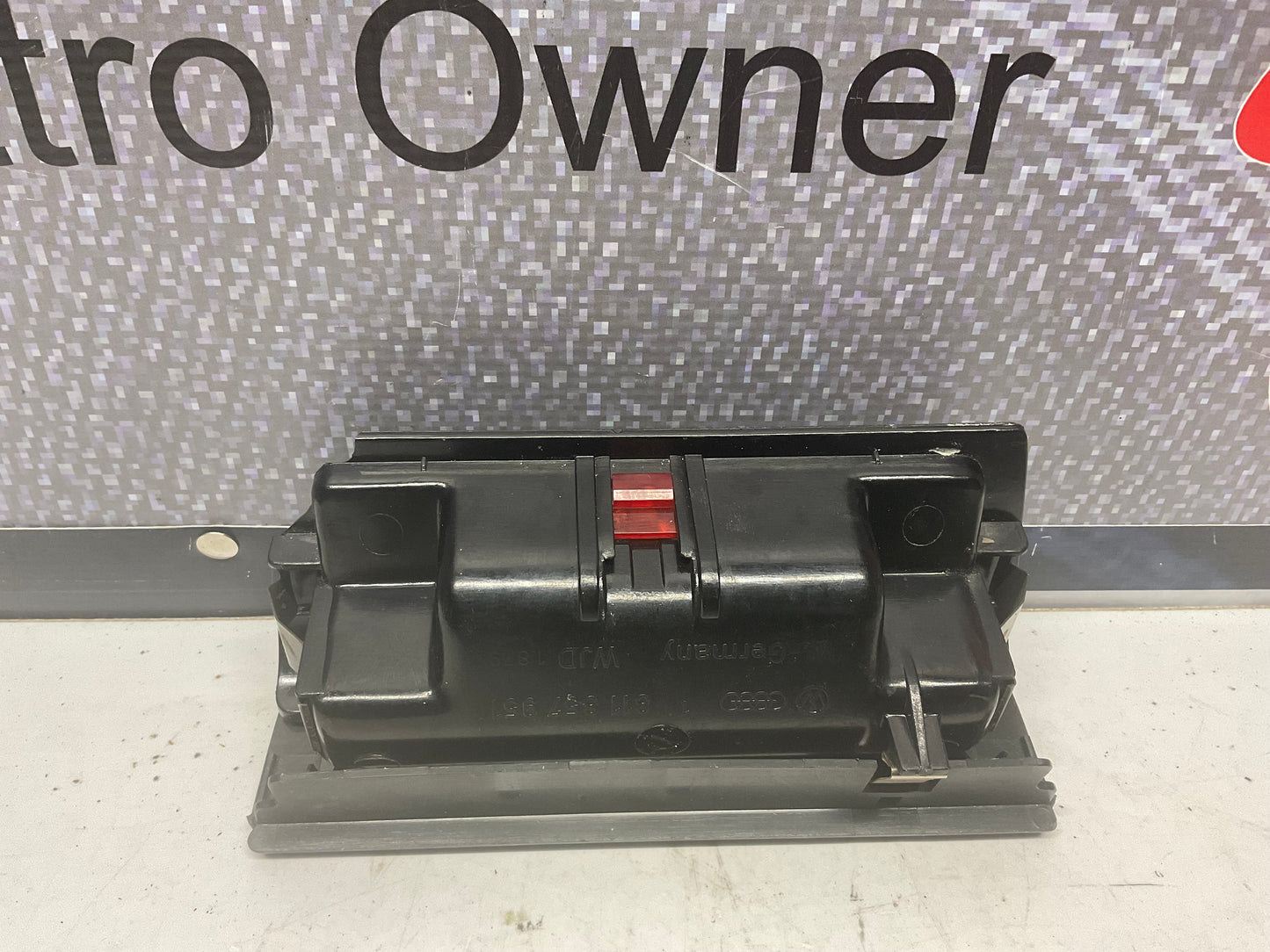 Complete Ashtray Unit 811857951  B2