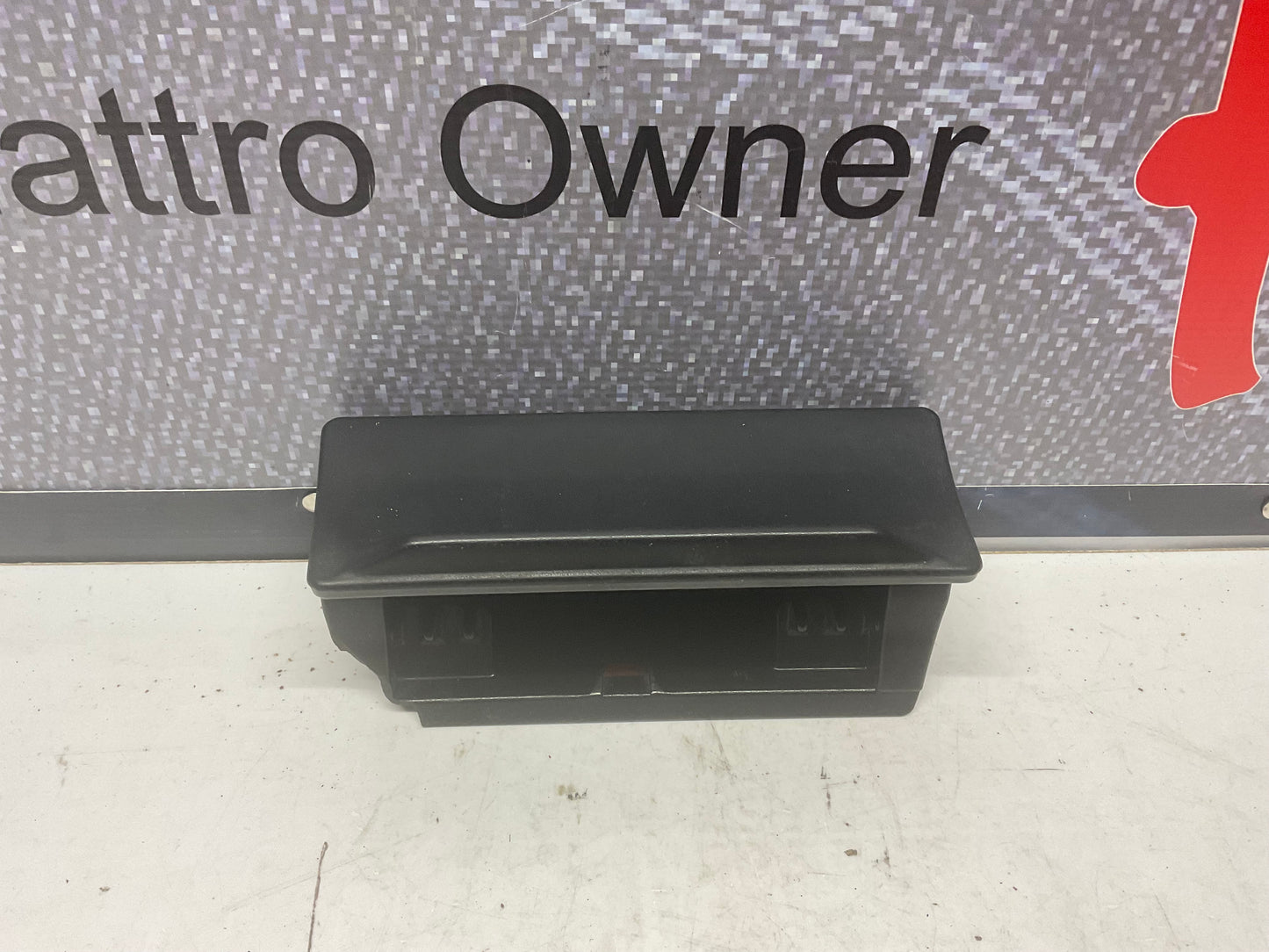 Complete Ashtray Unit 811857951  B2