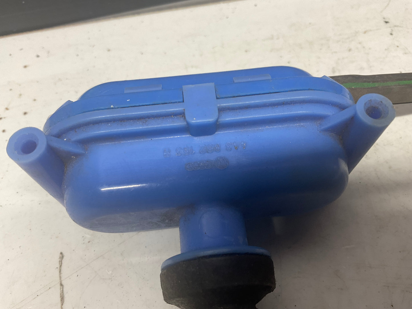 Central Locking Vacuum Actuator Valve  443862153B  C3