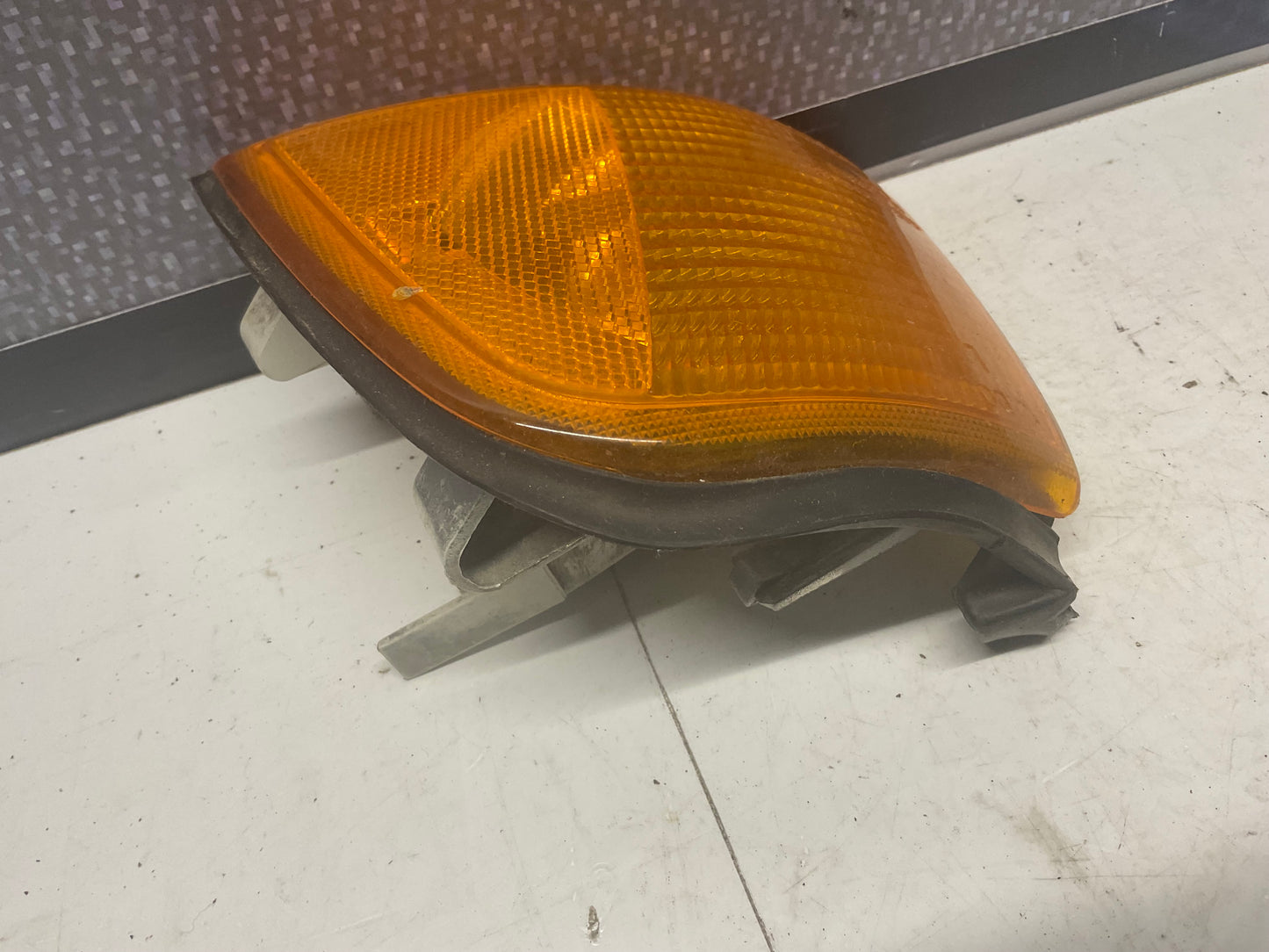 Driver Front Corner Marker 893953049A B3