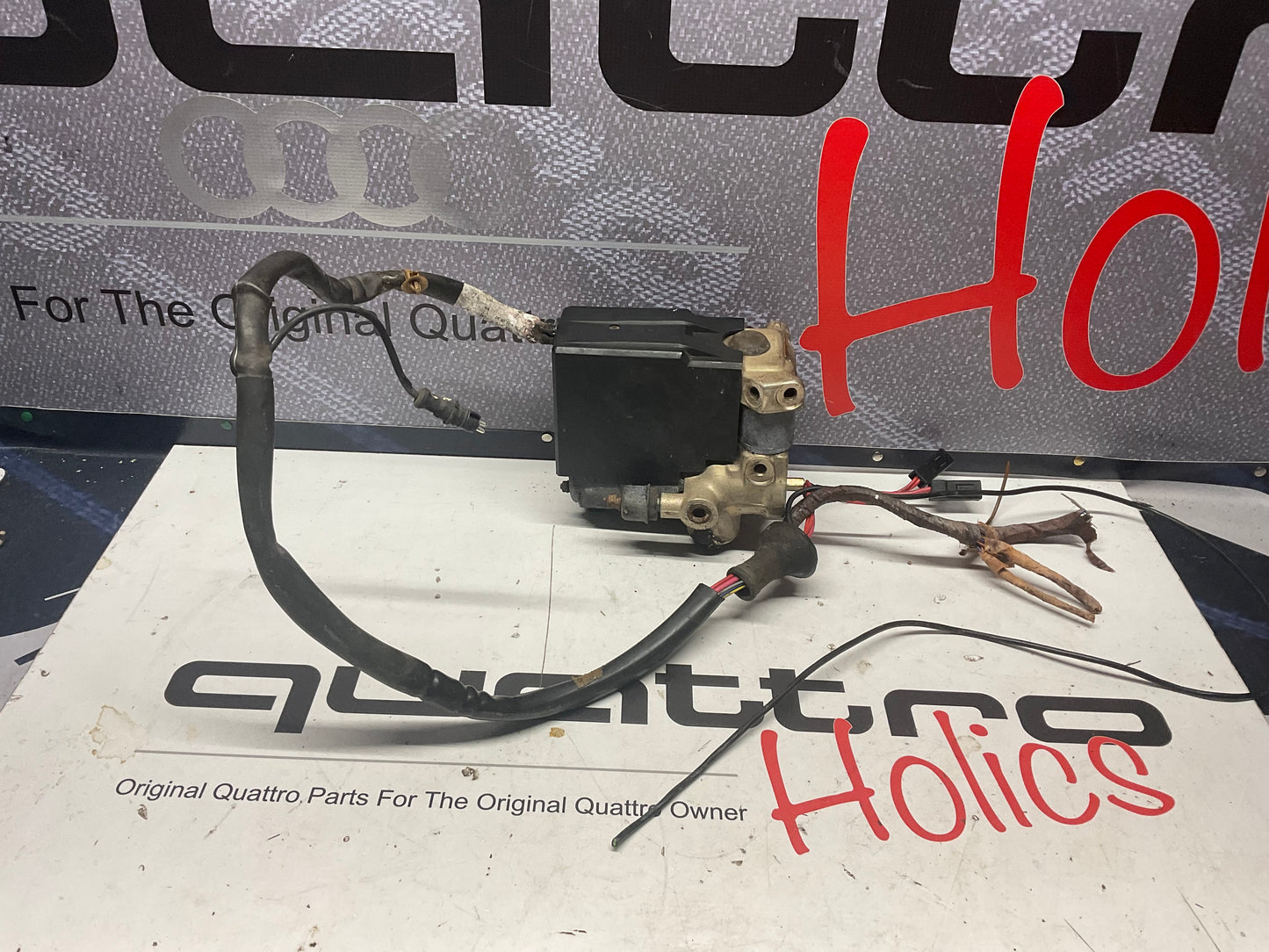 ABS Anti-Lock Pump + Wiring 857614111  Bosch B2 C3