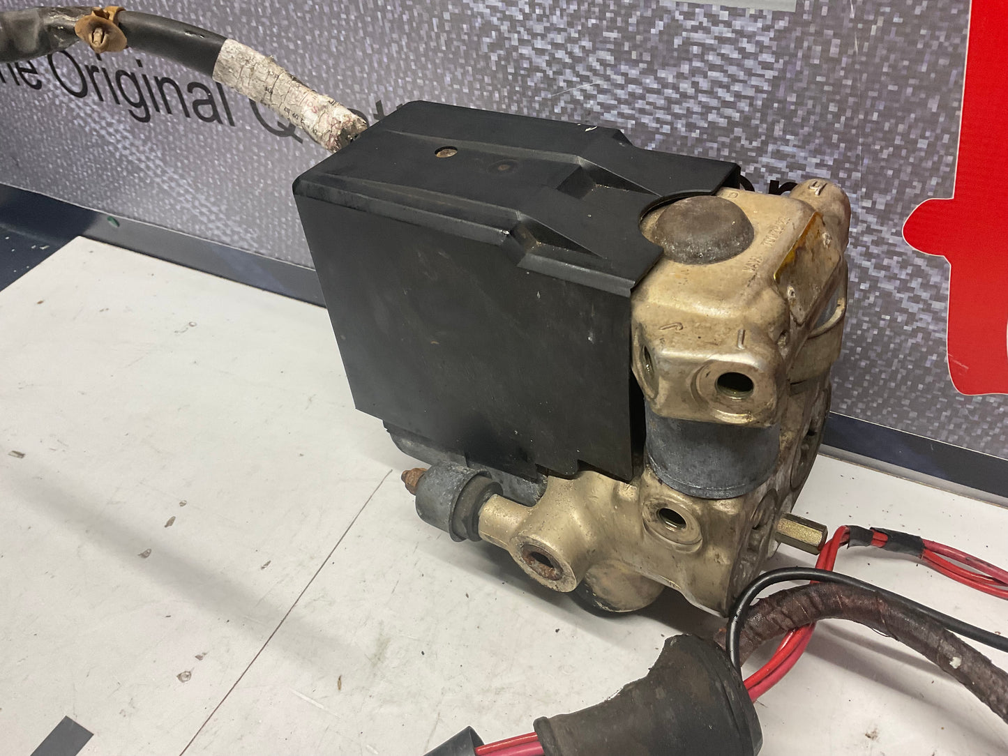 ABS Anti-Lock Pump + Wiring 857614111  Bosch B2 C3