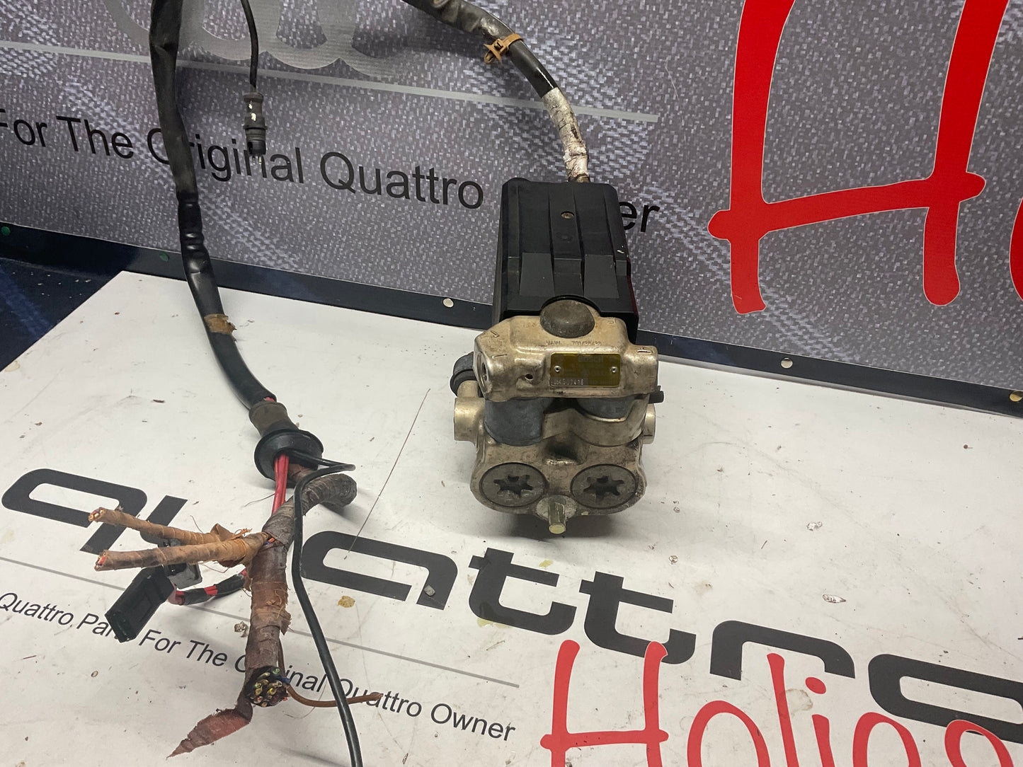 ABS Anti-Lock Pump + Wiring 857614111  Bosch B2 C3