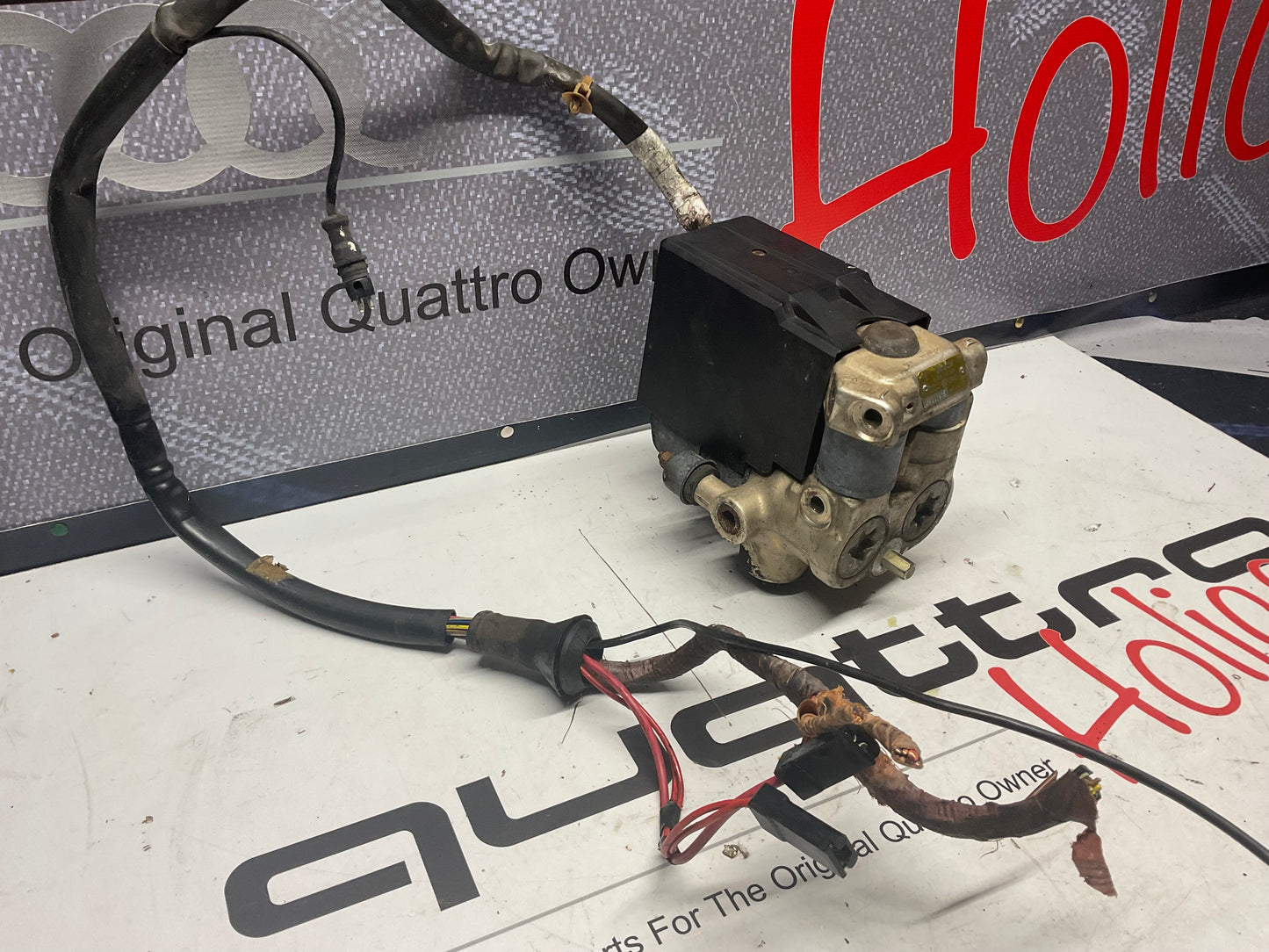 ABS Anti-Lock Pump + Wiring 857614111  Bosch B2 C3