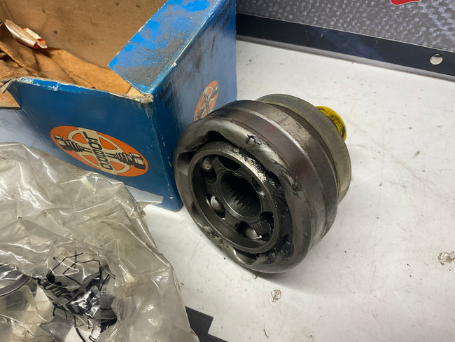 Front Axle CV Joint Kit NOS 893498099C  B3