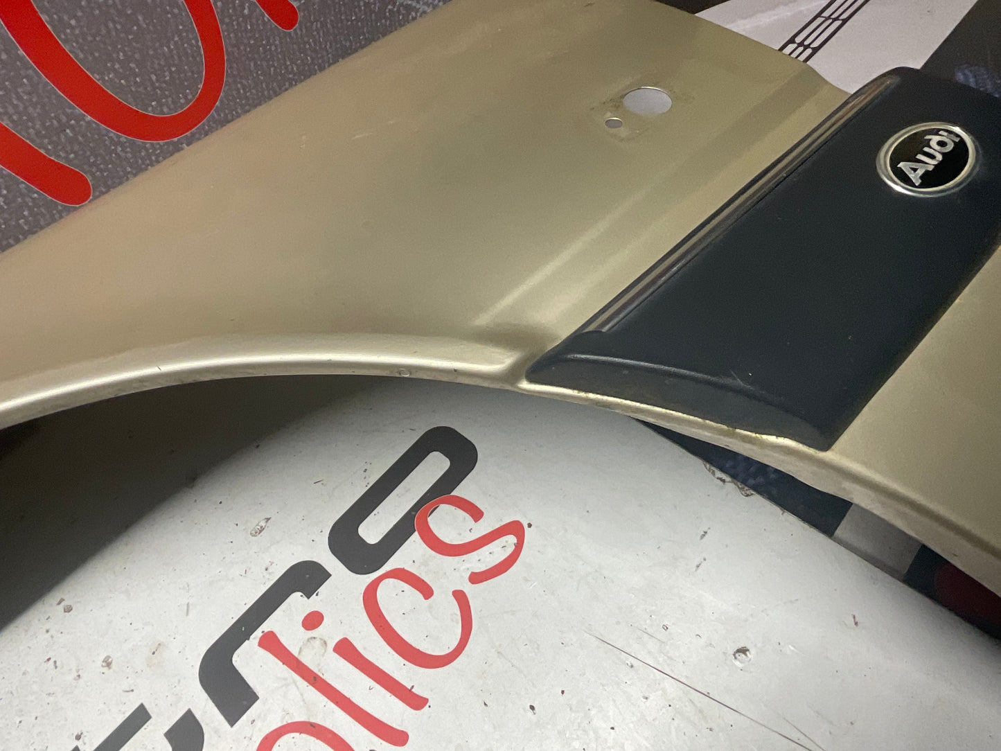 Driver Fender Left 443821105B  C3  Bamboo