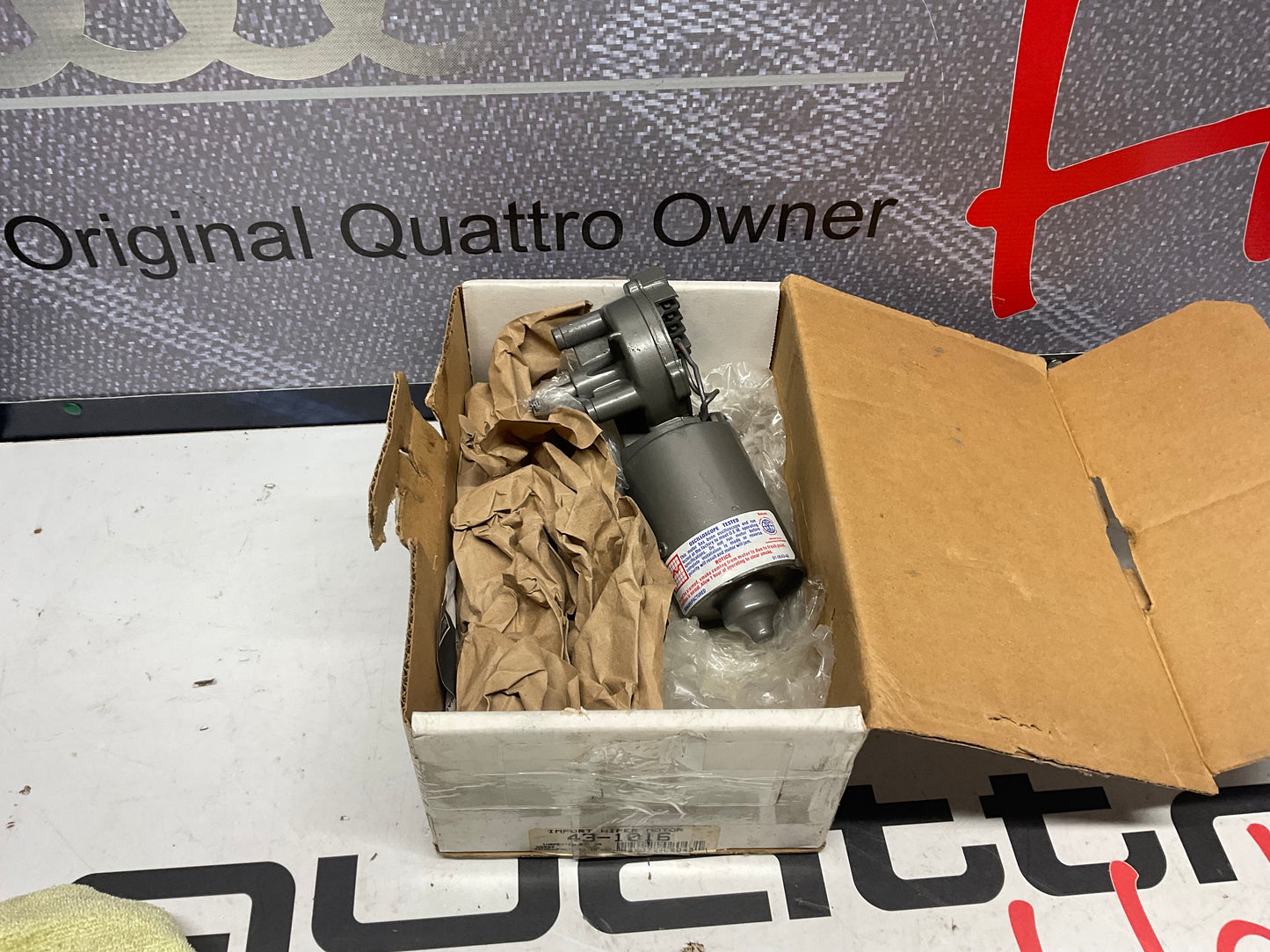 Rear Windshield Wiper Motor NEW 811955113LX  B2