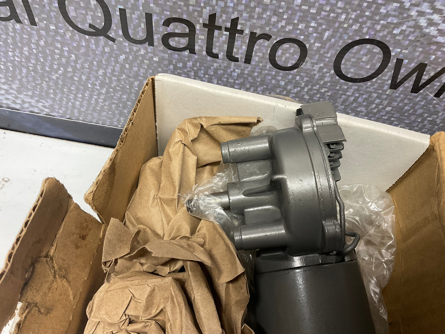 Rear Windshield Wiper Motor NEW 811955113LX  B2