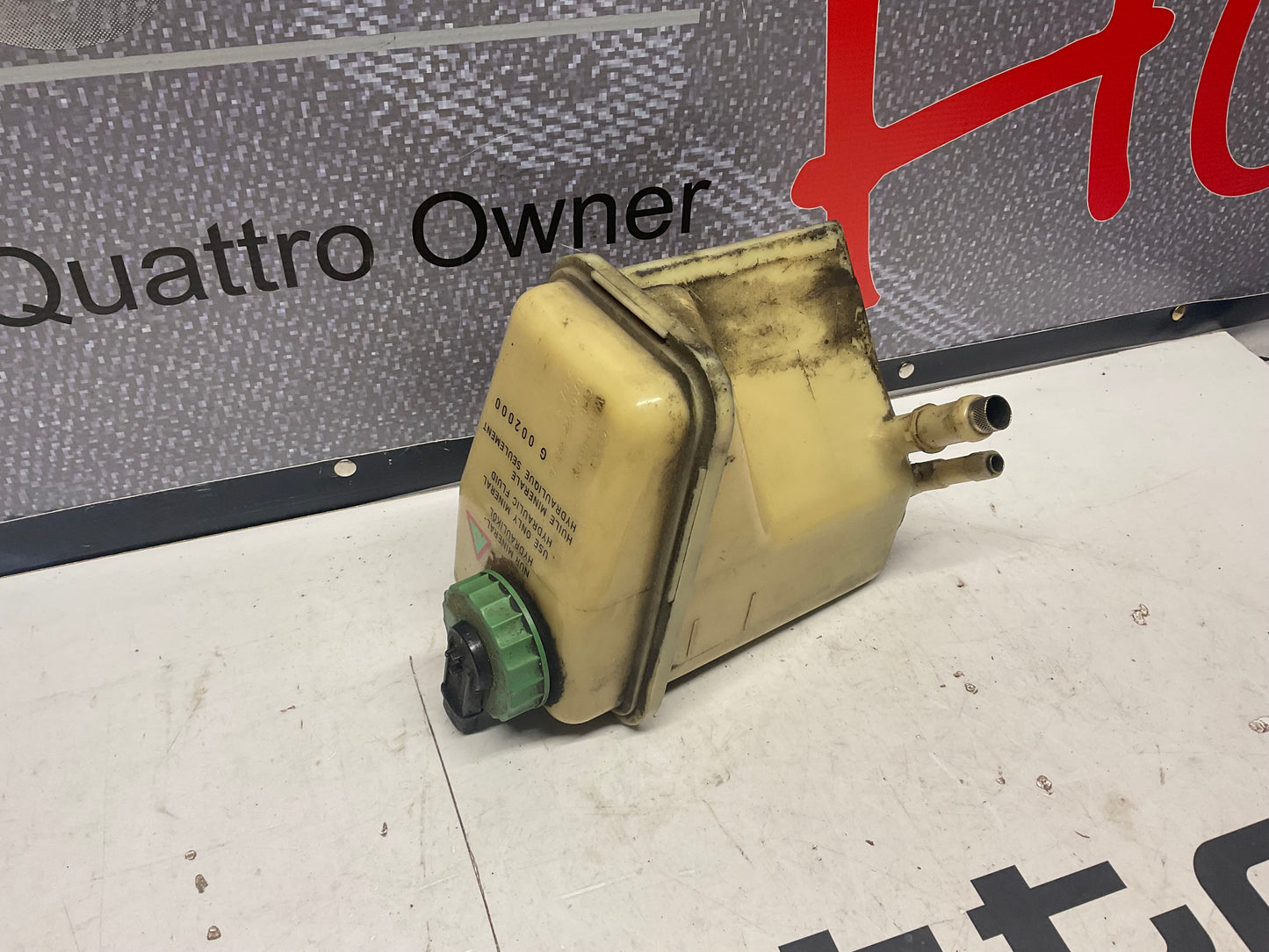 Power Steering Fluid Reservoir 4A0422373A  C4