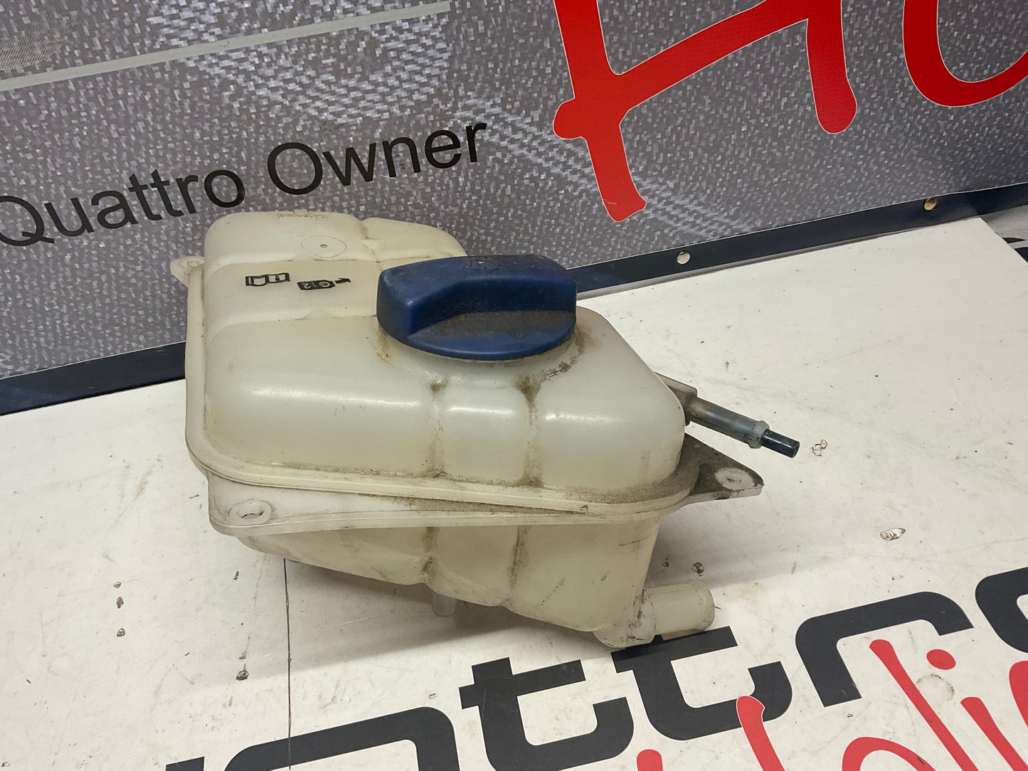 Expansion/ Coolant Tank Reservoir 4B3121403B  C5