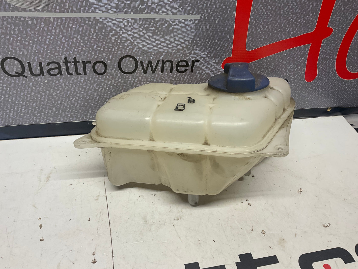 Expansion/ Coolant Tank Reservoir 4B3121403B  C5