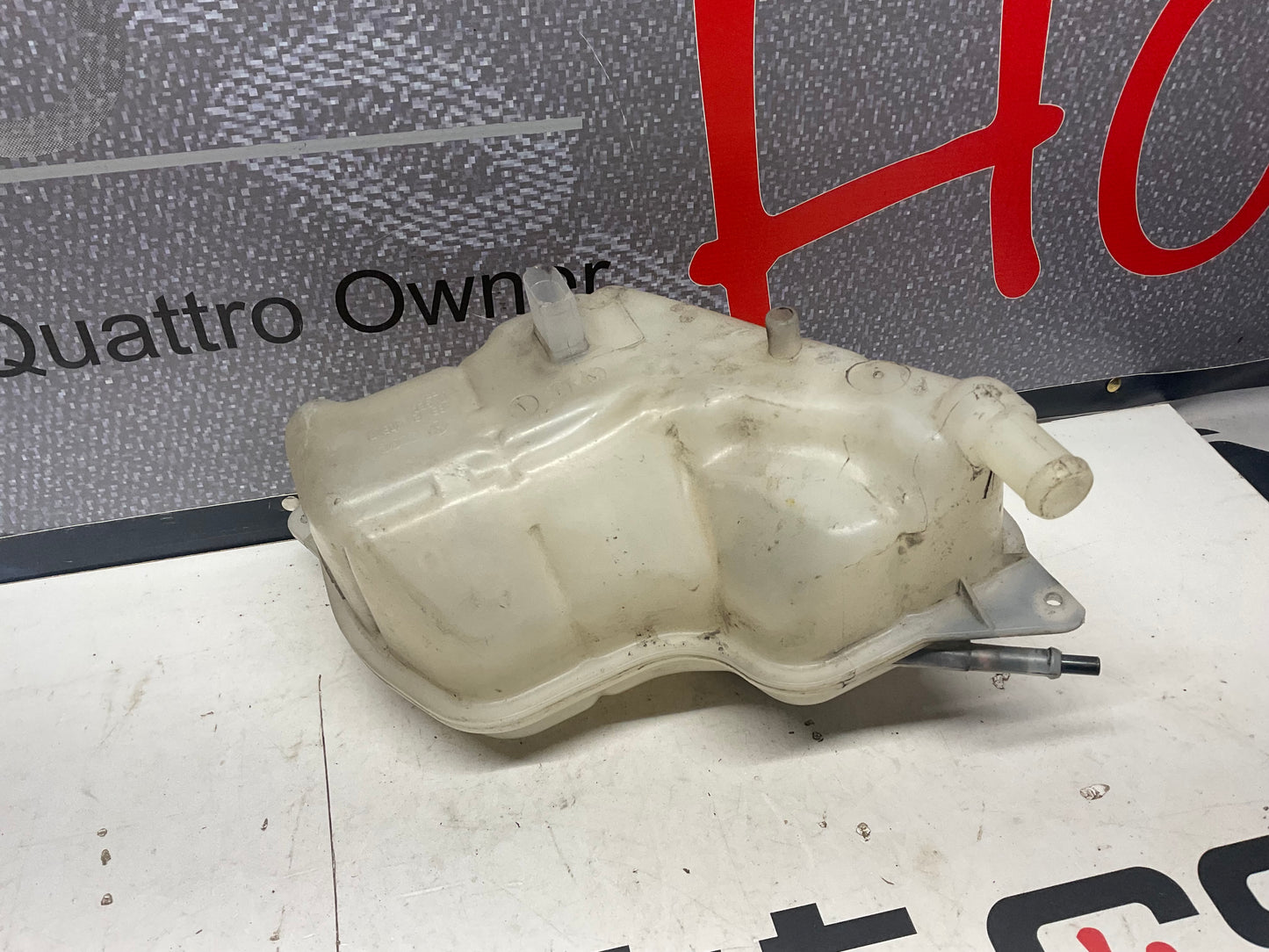 Expansion/ Coolant Tank Reservoir 4B3121403B  C5