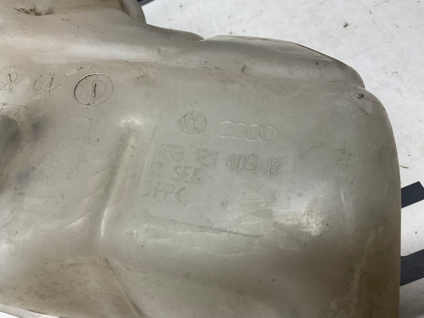Expansion/ Coolant Tank Reservoir 4B3121403B  C5