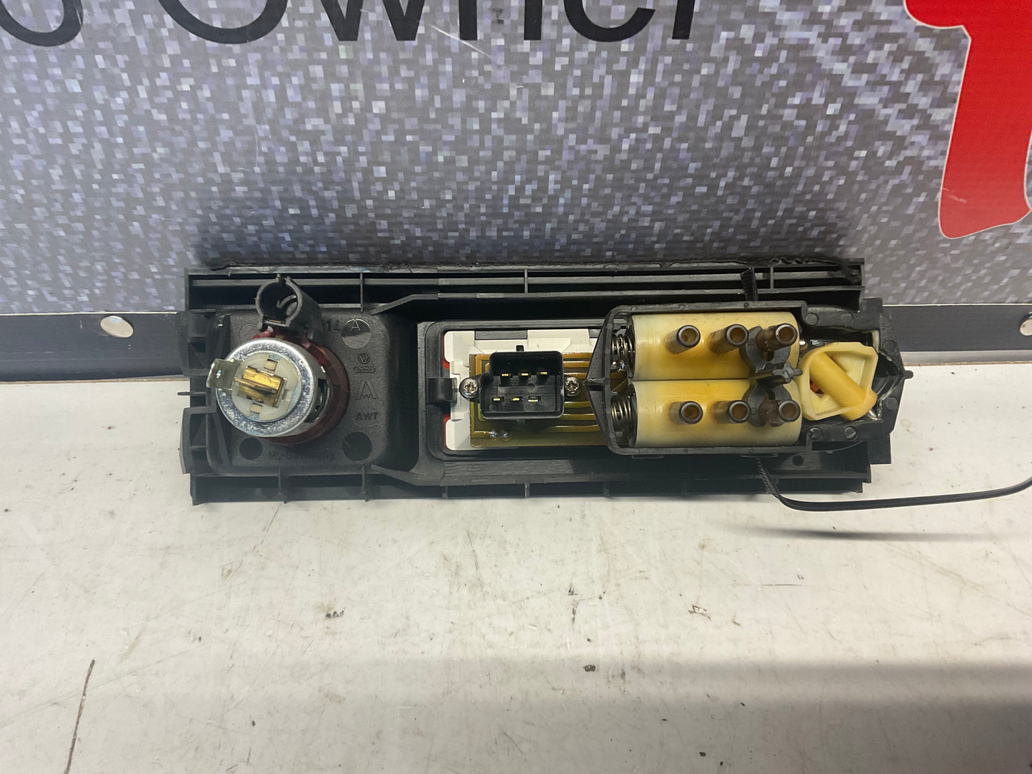 Center Console Differential Lock & Lighter 447919214A  C3