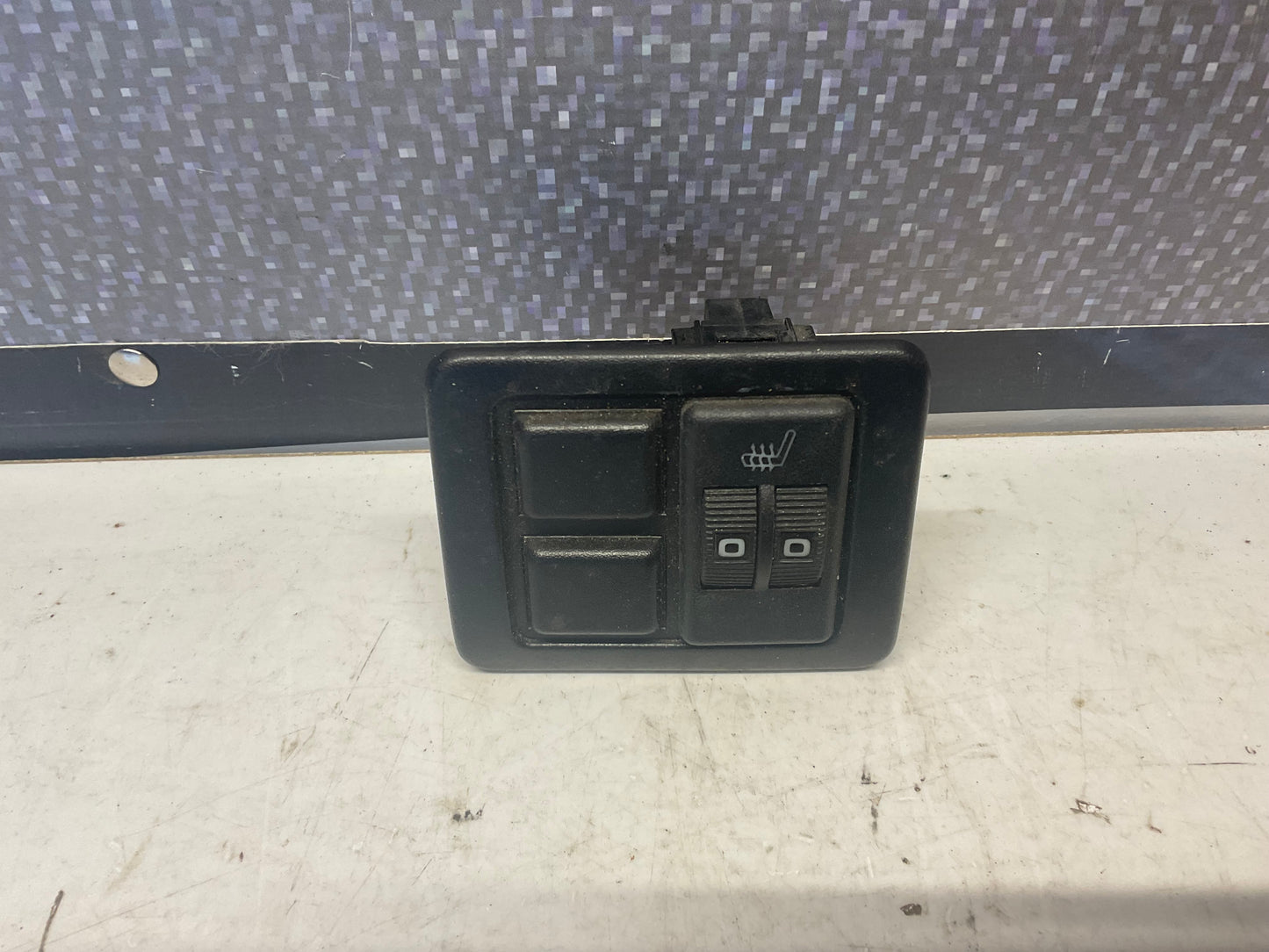 Heated Front Seat Control Switch & Trim 443963563 811941565  B2