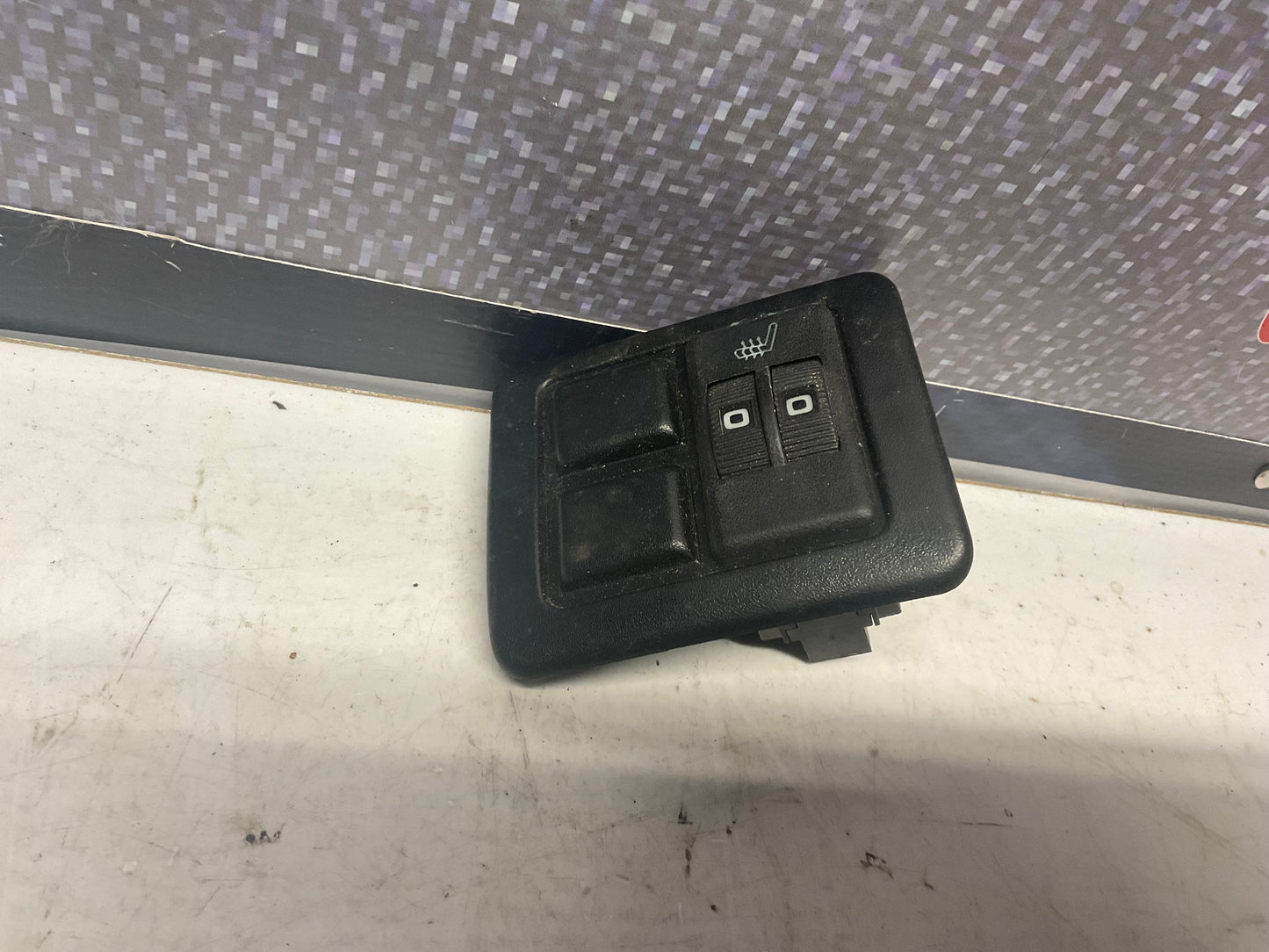 Heated Front Seat Control Switch & Trim 443963563 811941565  B2