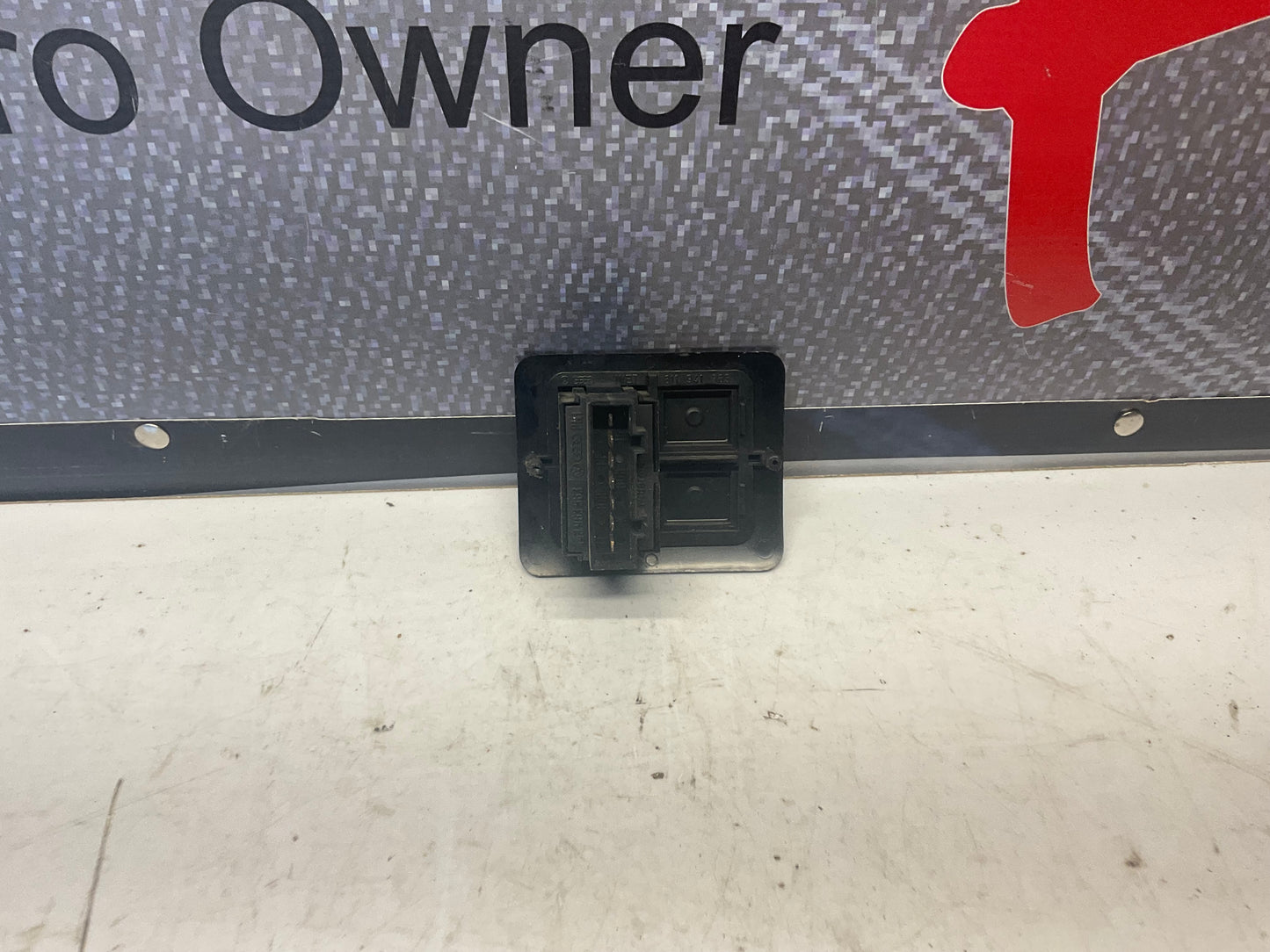 Heated Front Seat Control Switch & Trim 443963563 811941565  B2