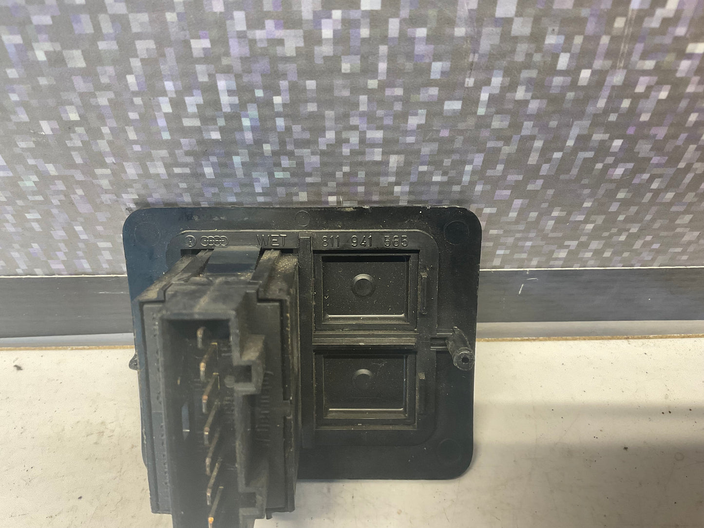 Heated Front Seat Control Switch & Trim 443963563 811941565  B2