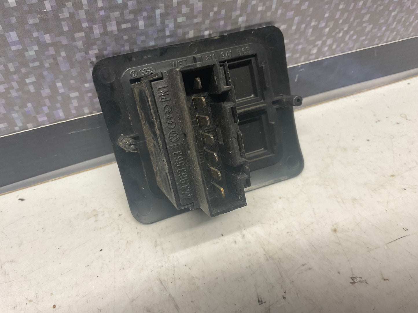 Heated Front Seat Control Switch & Trim 443963563 811941565  B2