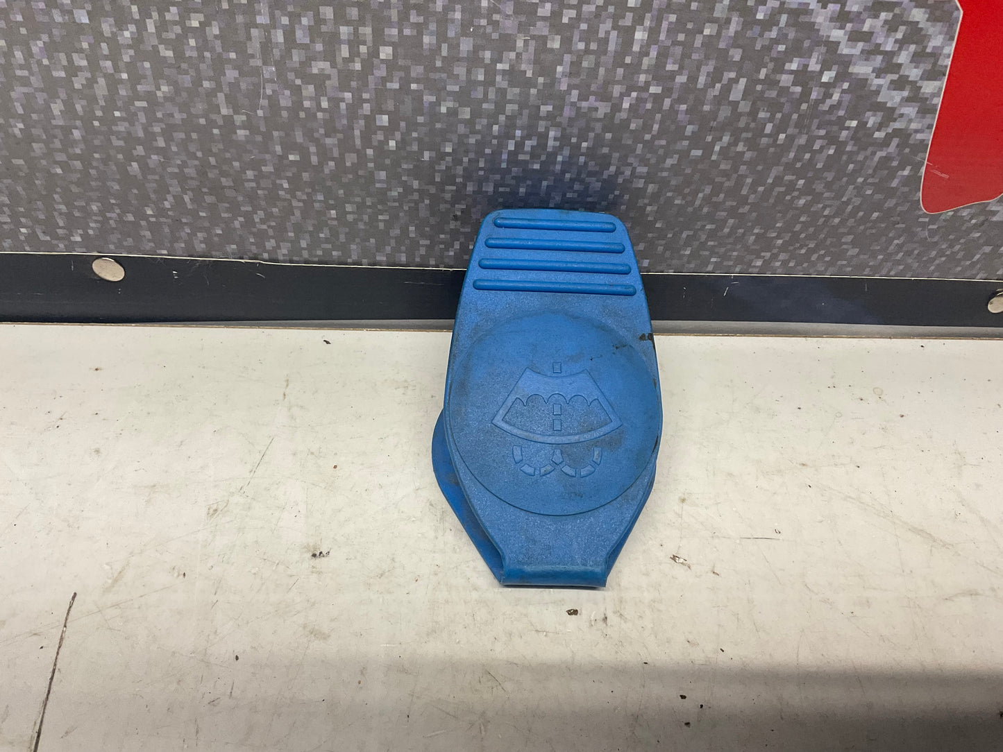Windshield Washer Reservoir Tank Cap  8D0955455  C5
