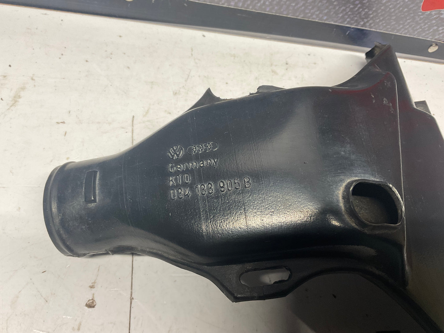 Injector Air Duct Cooling Guide 035133905B B2  C3