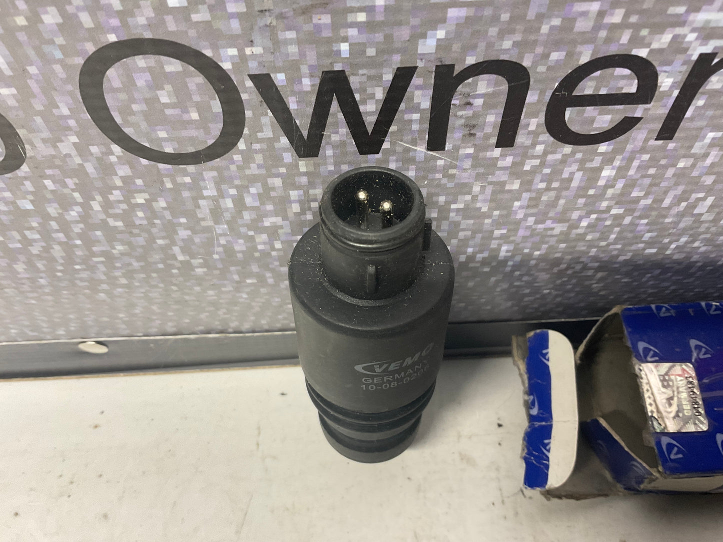 Windshield Washer Fluid Pump 4A0955651  NOS  Germany