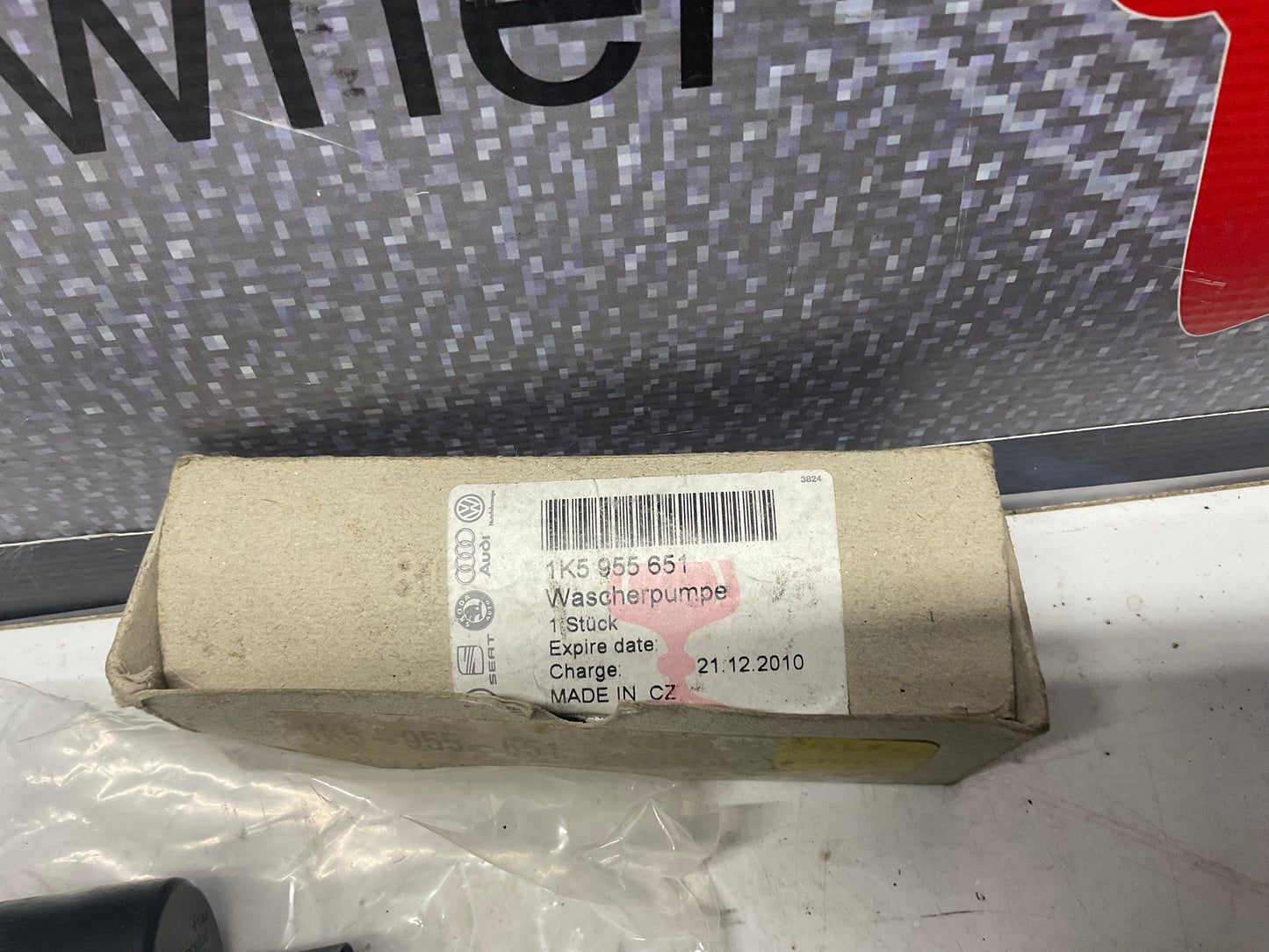 Windshield Washer Fluid Pump 1K5955651  NOS  Germany