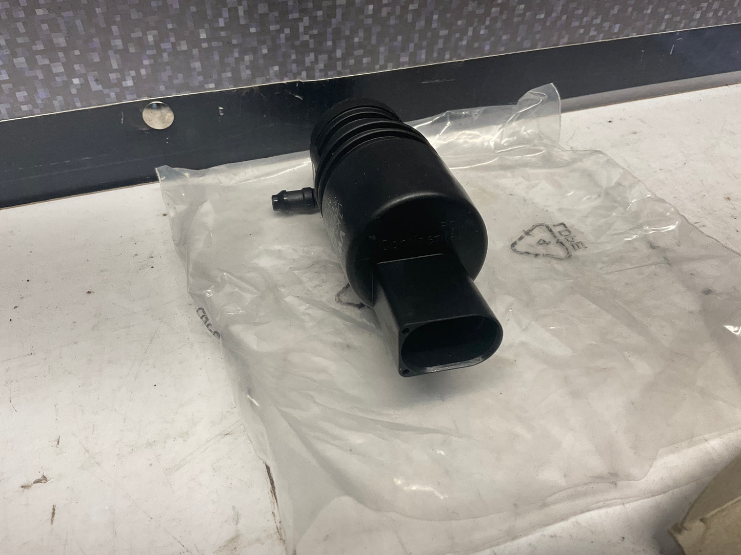 Windshield Washer Fluid Pump 1K5955651  NOS  Germany