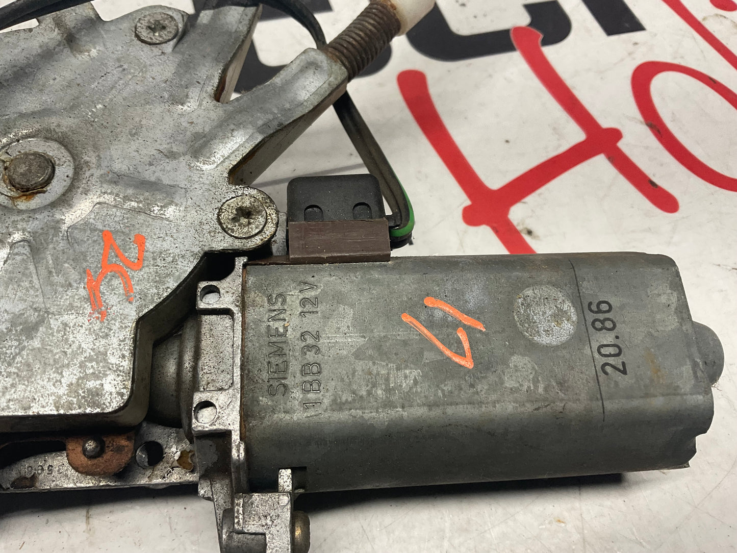 Driver Front Power Window Regulator Left  813837397A B2