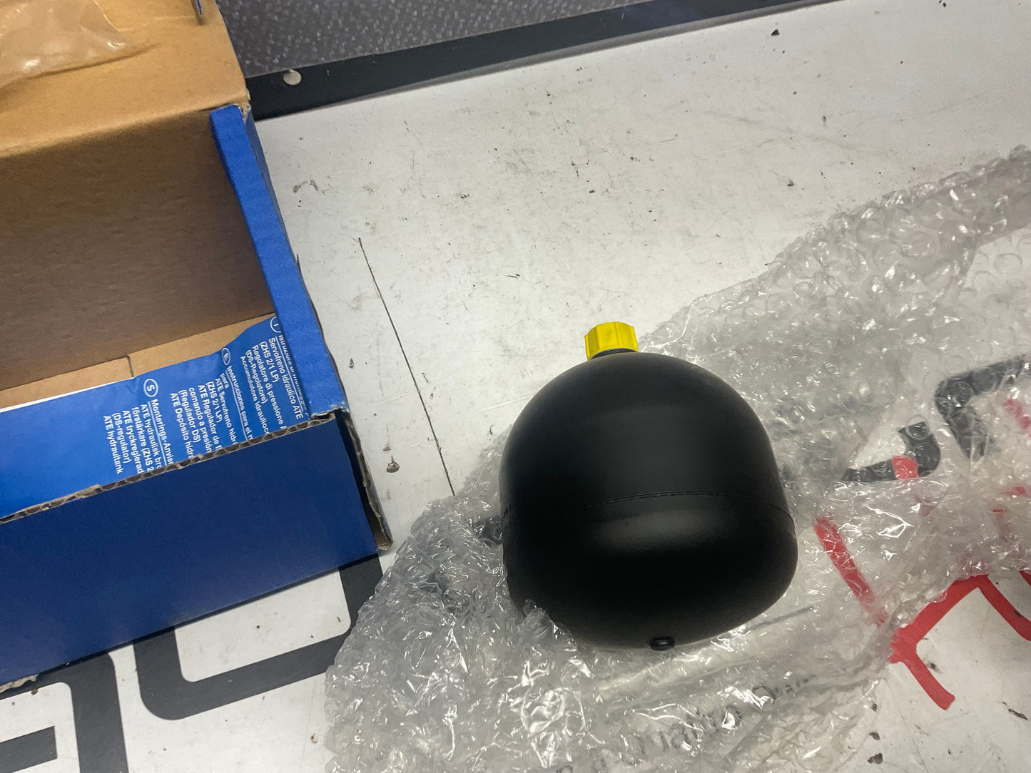 Brake Pressure Accumulator NOS 857612085A B2  URQ