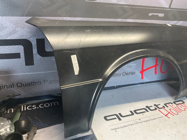 Passenger Fender Right NOS  855821022F  B2