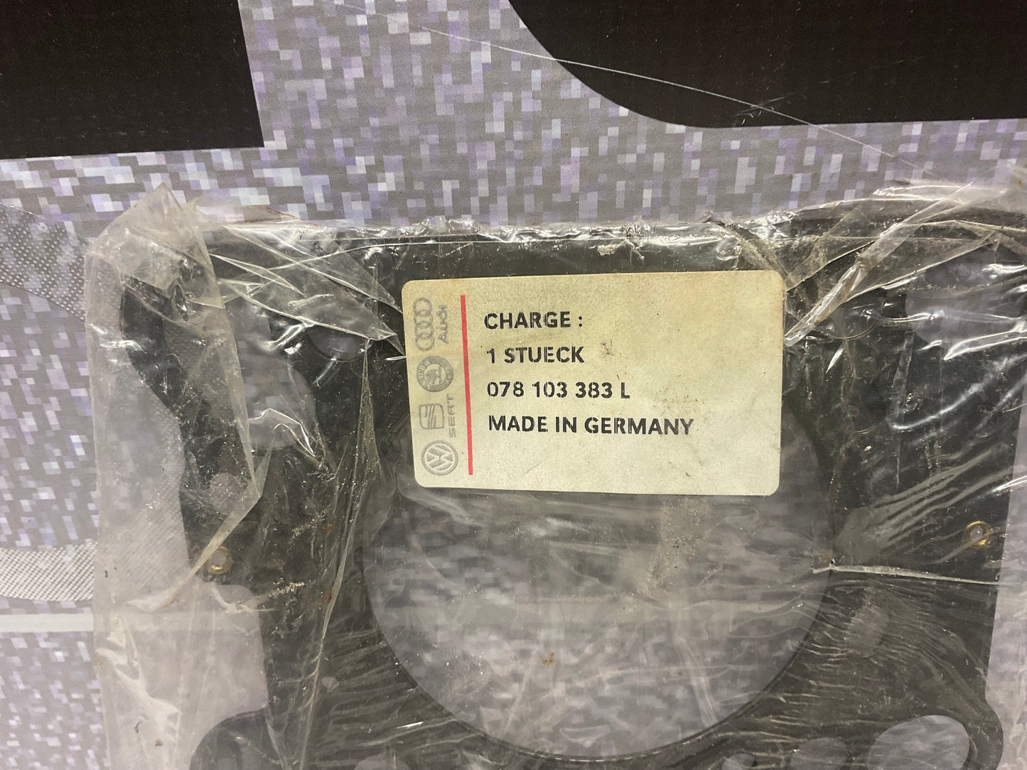 Cylinder Head Gasket Set NOS 078103383L  B5