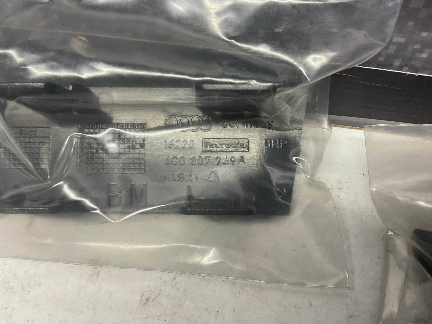 Front Bumper Cover Trim Set Left/Right 4G0807749A 4G0807749D NOS  C7