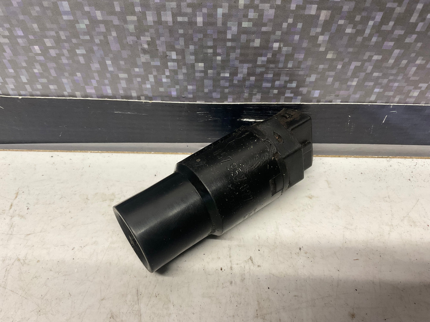 Vehicle Speed Sensor 857957827  B2  B3  C3