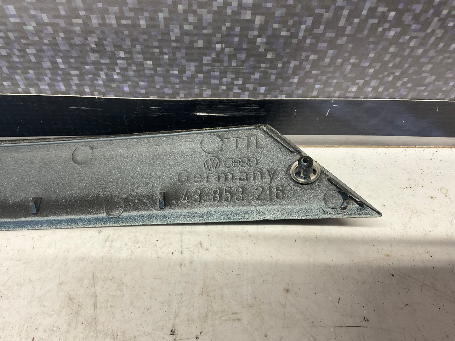 Passenger Rear C-Pillar Moulding Right 443853216  C3